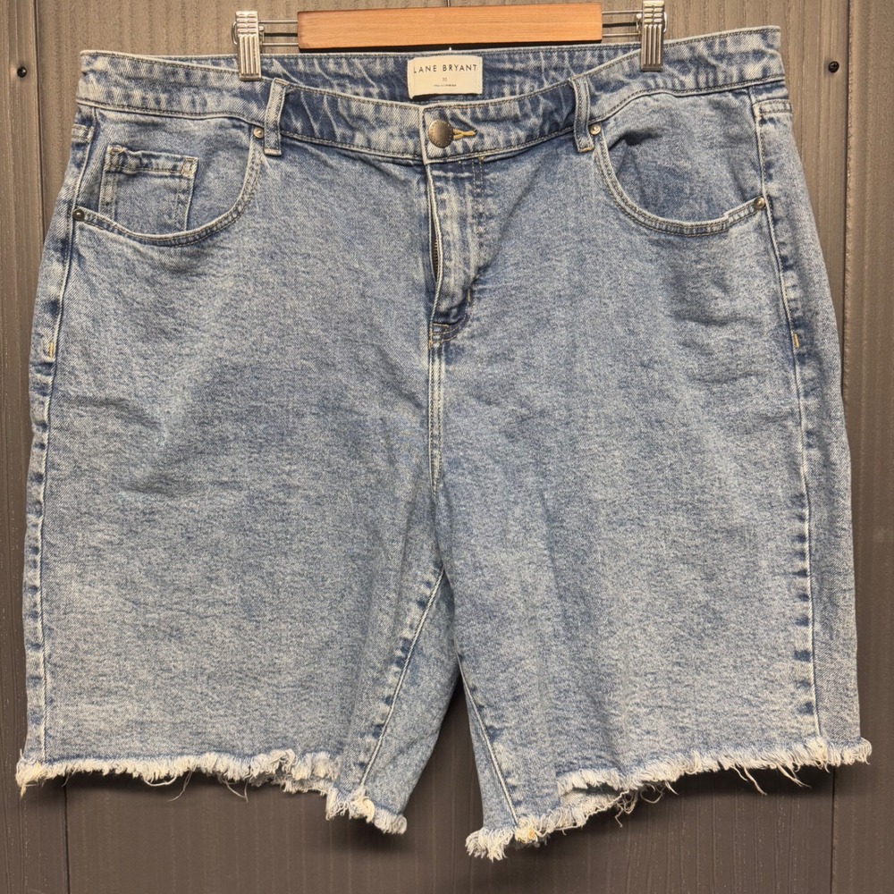 Lane Bryant Women Plus Size 20 Light Wash Denim Cut Off Shorts Frayed Hem A1497